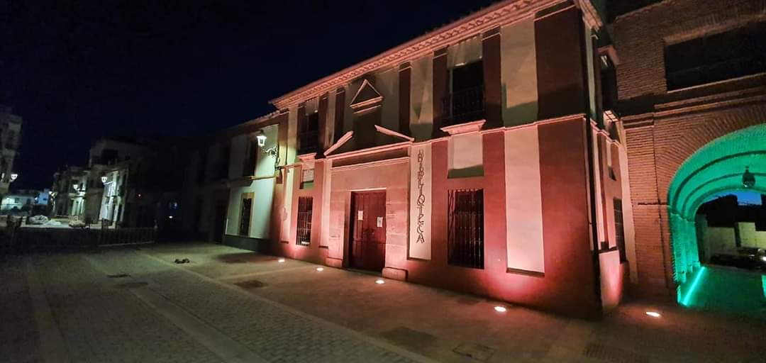 Iluminación arco y biblioteca